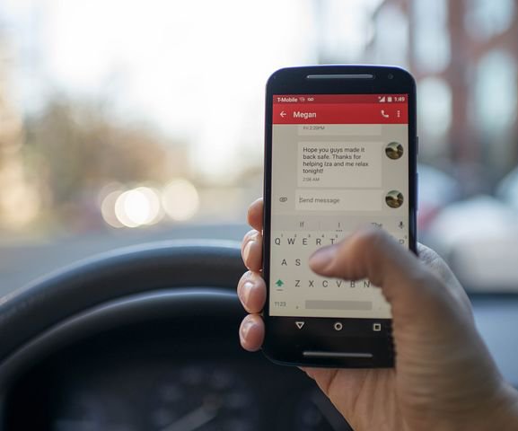 548586_car - phone.jpg